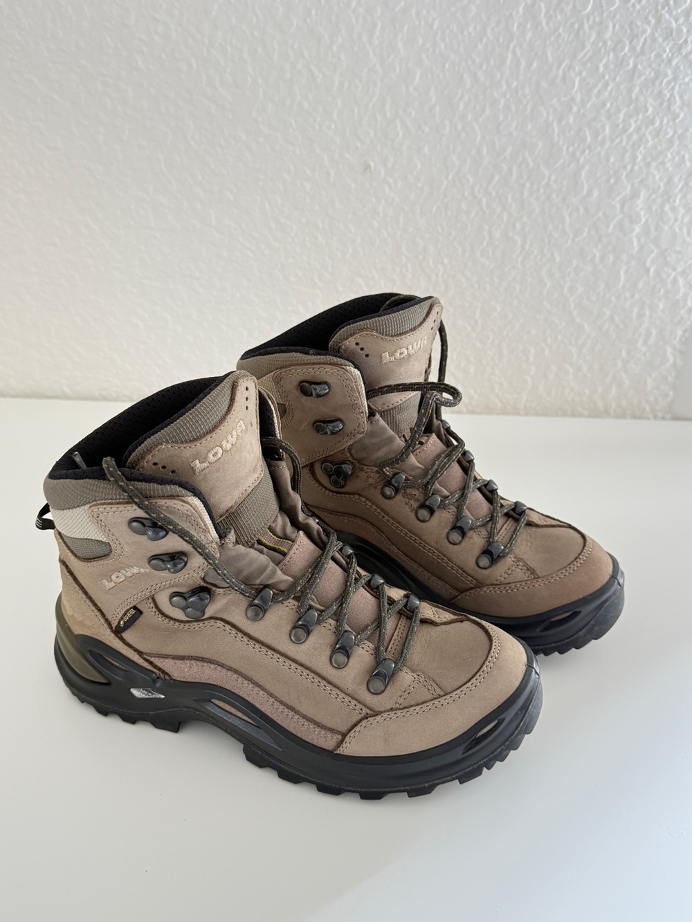 Lowa Tan Brown Hiking Boots